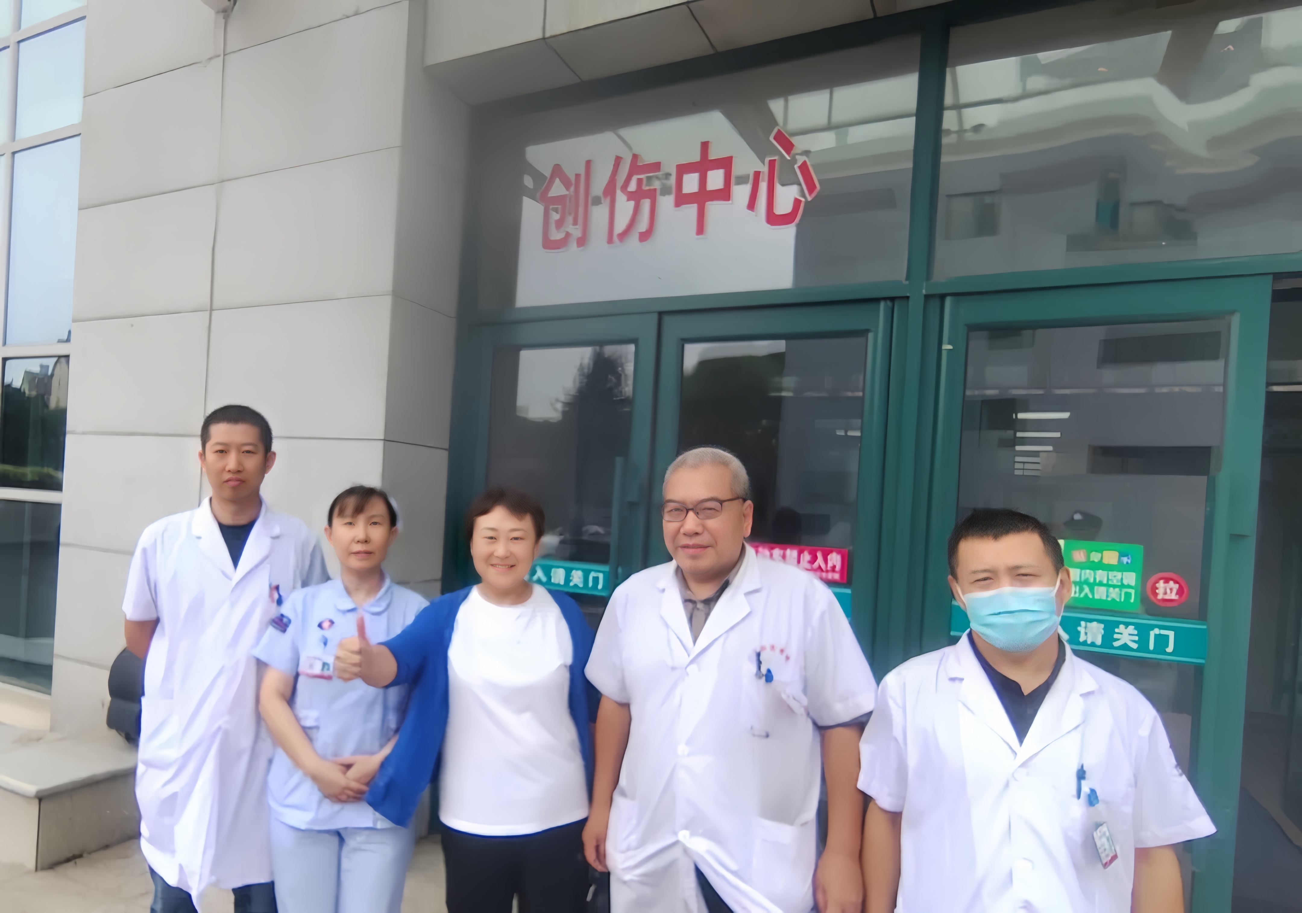与“死神”赛跑！ 创伤中心团队八次电除颤为患者争来“新生”