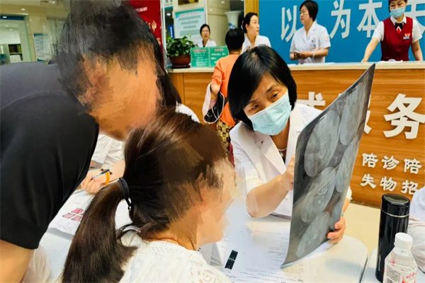 【华佗工程】 中国医疗保健国际交流促进会生殖医学分会华佗工程公益行-2025年生殖内分泌疾病义诊及巡讲项目在辽阳辽化医院顺利举办