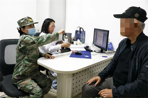 军地携手共建医联体，优质医疗惠及辽阳百姓——辽阳辽化医院与中国人民解放军北部战区总医院联合开展义诊活动